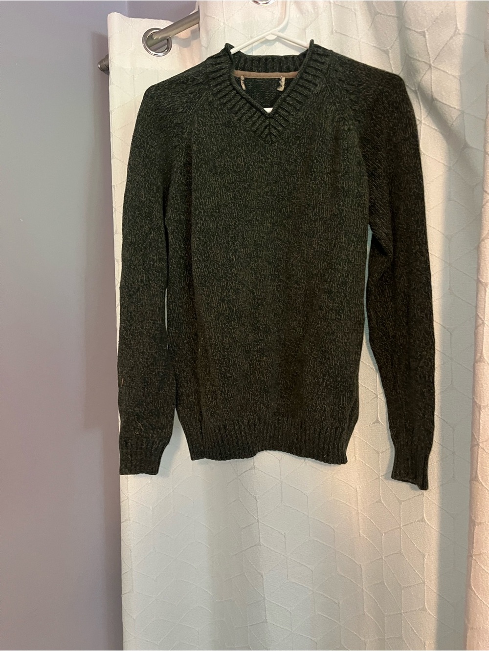 Men's Olive Green V-Neck Knit Sweater